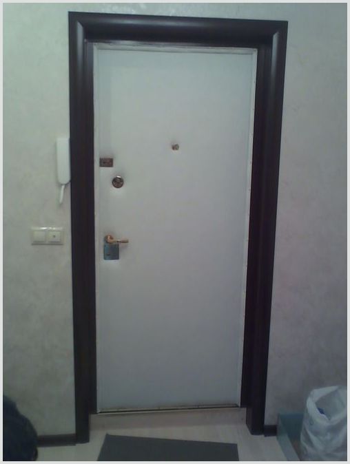 Замена обивки на входной двери в квартире