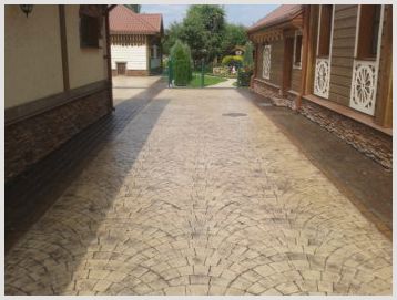 Какие существуют альтернативы для покрытия дорожек вместо тротуарной плитки?
