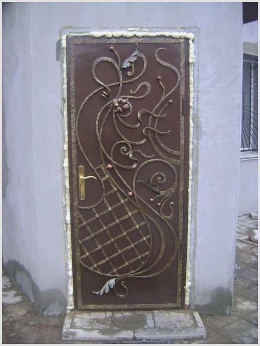 Используем входные кованые двери для дома
