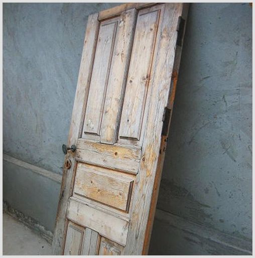 Как осуществить ремонт старой деревянной двери