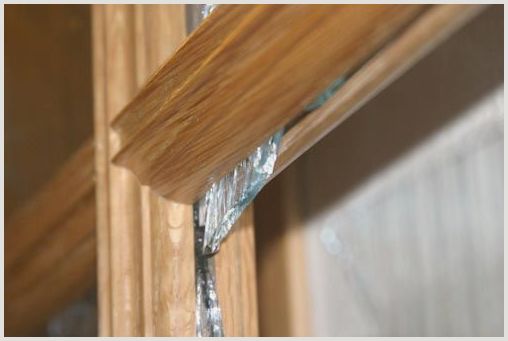 Как произвести замену стекла в межкомнатной двери