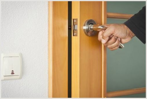 Что делать, если межкомнатные двери плохо закрываются