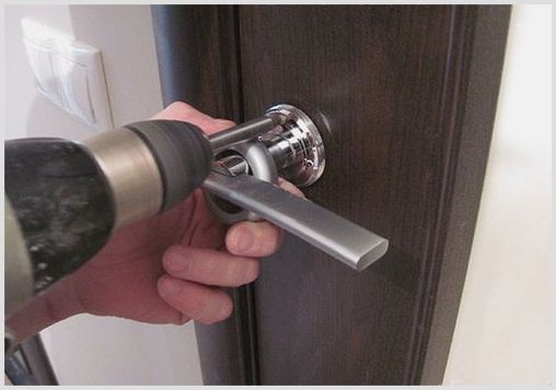 Ремонт дверной ручки входной или межкомнатной двери