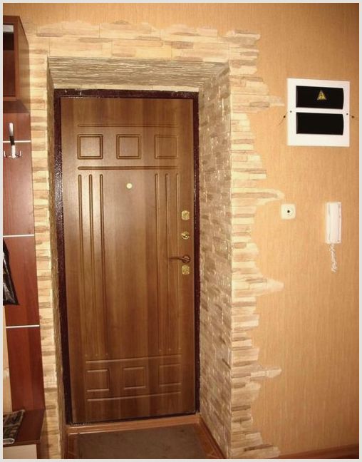 Декоративная отделка дверей в квартире