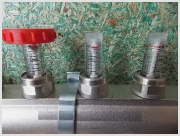 Виды расходомеров для коллектора для балансировки теплого пола с несколькими контурами