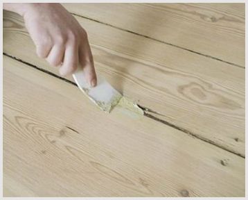 Чем можно заделывать щели в полу между доской, когда нужен ремонт, и как его выполнить