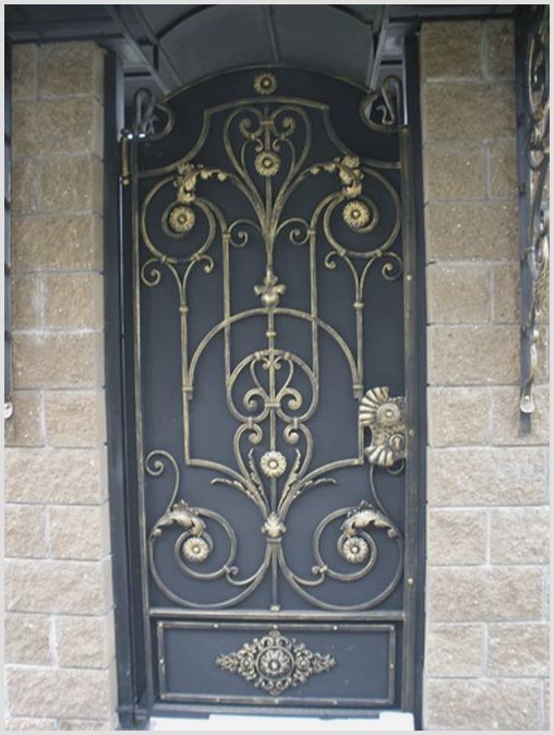 Используем входные кованые двери для дома