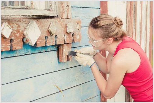 Как быстро снять старую краску с деревянной двери