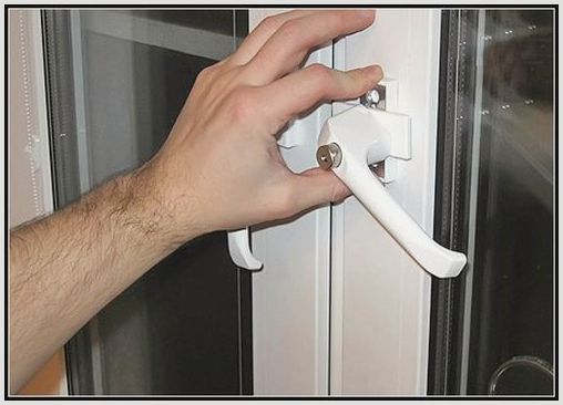 Как самостоятельно снять пластиковую дверь с петель