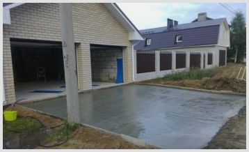 Обустройство участка, что дороже: укладка асфальта, бетона или тротуарной плитки?
