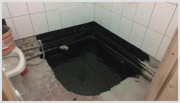 Когда делают гидроизоляцию полов в ванной комнате, до стяжки и после, какие нужны материалы