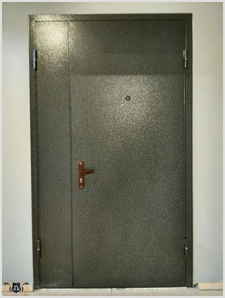 Тамбурные двери на лестничную площадку: от выбора до установки 
