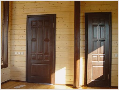 Установка входной двери в деревянном доме