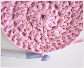 Вязание ажурного коврика крючком: несколько схем ковриков на пол, материалы и технология