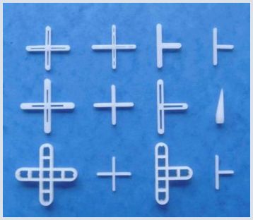 Какие крестики нужны для плитки на пол, критерии выбора согласно их разновидностей