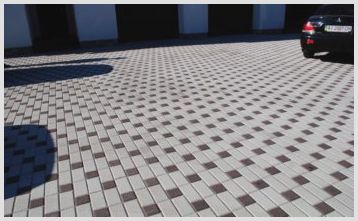 Особенности и преимущества белой тротуарной плитки. область ее применения с фото-примерами