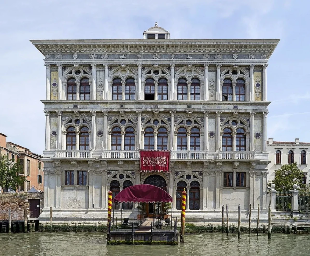 История казино: от венецианских палаццо до цифровой эры