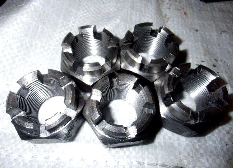 Гайки прорезные (корончатые)