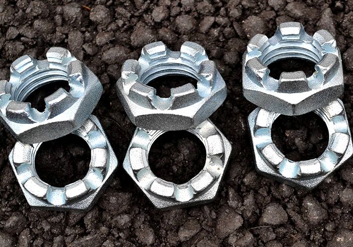 Гайки прорезные (корончатые)